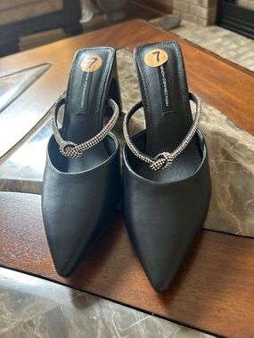 French Connection black heel in 7!